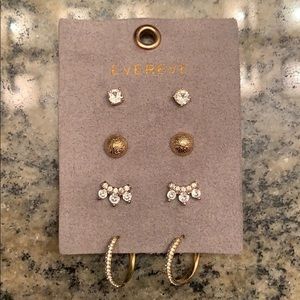 Four pack of earrings!